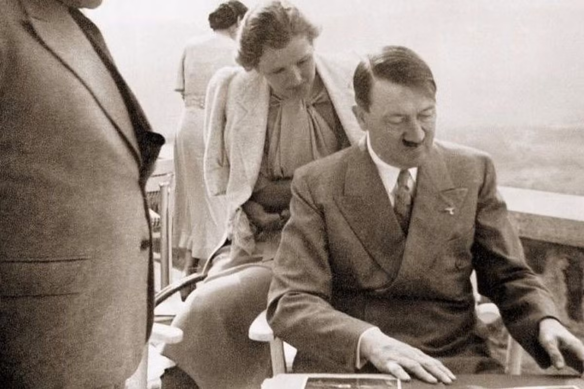 Theo các nhà khoa học, chuỗi ADN từ tóc của Eva Braun được cho là có liên quan chặt chẽ tới người Do Thái Ashkenazis. Trên thế giới có 80% người Do Thái thuộc chủng Ashkenazis. Họ là những người tới châu Âu lánh nạn từ thời đế chế La Mã còn tồn tại.