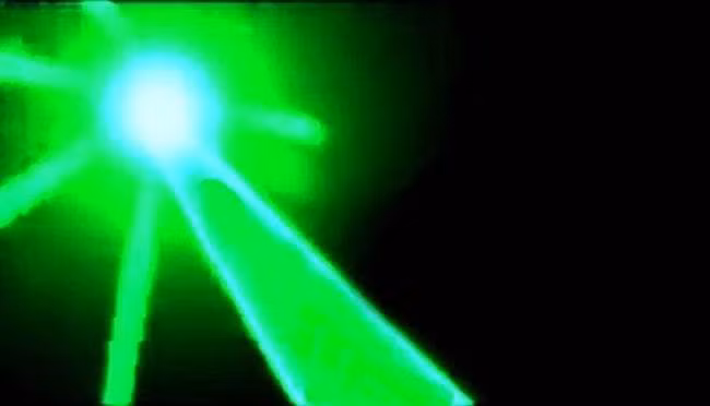 Vũ khí laser gây mù cũng là một vũ khí nguy hiểm bị cấm sử dụng trong chiến tranh. Các nhà nghiên cứu đã tạo ra vũ khí này cách đây hơn 40 năm.