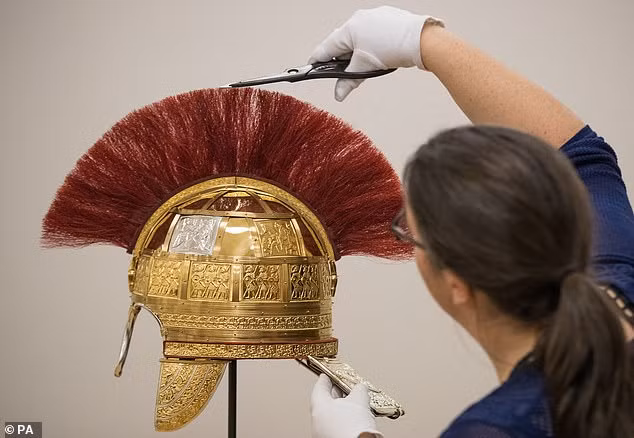 Theo ước tính của các chuyên gia, kho báu Staffordshire Hoard có giá khoảng 4,1 triệu USD.