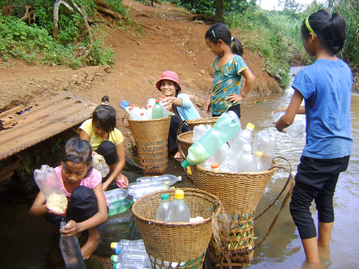 Nước sạch là tài nguyên quý của mỗi quốc gia.
