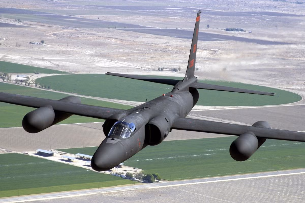 U-2 là loại máy bay trinh sát có trần bay cao, nhưng tốc độ chậm, đường bay tương đối ổn định, khả năng cơ động rất kém. Khi U-2 vào tầm sát thương hỏa lực của tên lửa S-75, các kíp chiến đấu bất ngờ bật radar và khai hỏa, phi công U-2 gần như không thể phản ứng. Ảnh: Máy bay trinh sát U-2. Nguồn: Wikipedia.