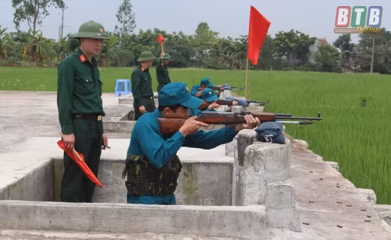 Trung Quốc đã sản xuất súng CKC với số lượng lớn, để trang bị cho cả binh sĩ Quân đội Trung Quốc và cho các quốc gia khác; tại Việt Nam, khẩu CKC vừa là vũ khí trang bị cho các đơn vị chiến đấu chủ lực trong kháng chiến chống Mỹ, vừa trang bị cho các lực lượng dân quân, tự vệ tuyến sau. Ảnh: Các chiến sĩ dân quân tự vệ bắn đạn thật bằng súng СKС - Nguồn: Báo Thái Bình.