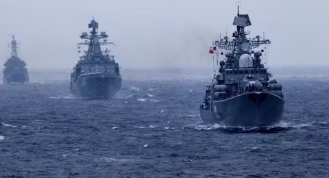 Trong khi đó, Ukraine hiện nay đang phải đối đầu với hạm đội Biển Đen mạnh mẽ của Hải quân Nga vốn có nhiều loại chiến hạm có khả năng tác chiến cao. Từ lâu, người Nga đã vô cùng xem nhẹ Ukraine do đó việc Ukraine quyết mua sắm một hợp đồng tới 4 chiếc hộ tống hạm đa năng có khả năng triển khai tên lửa chống hạm chắc chắn sẽ khiến người Nga phải nhìn Hải quân Ukraine trên Biển Đen với một con mắt khác. Nguồn ảnh: BMDP.