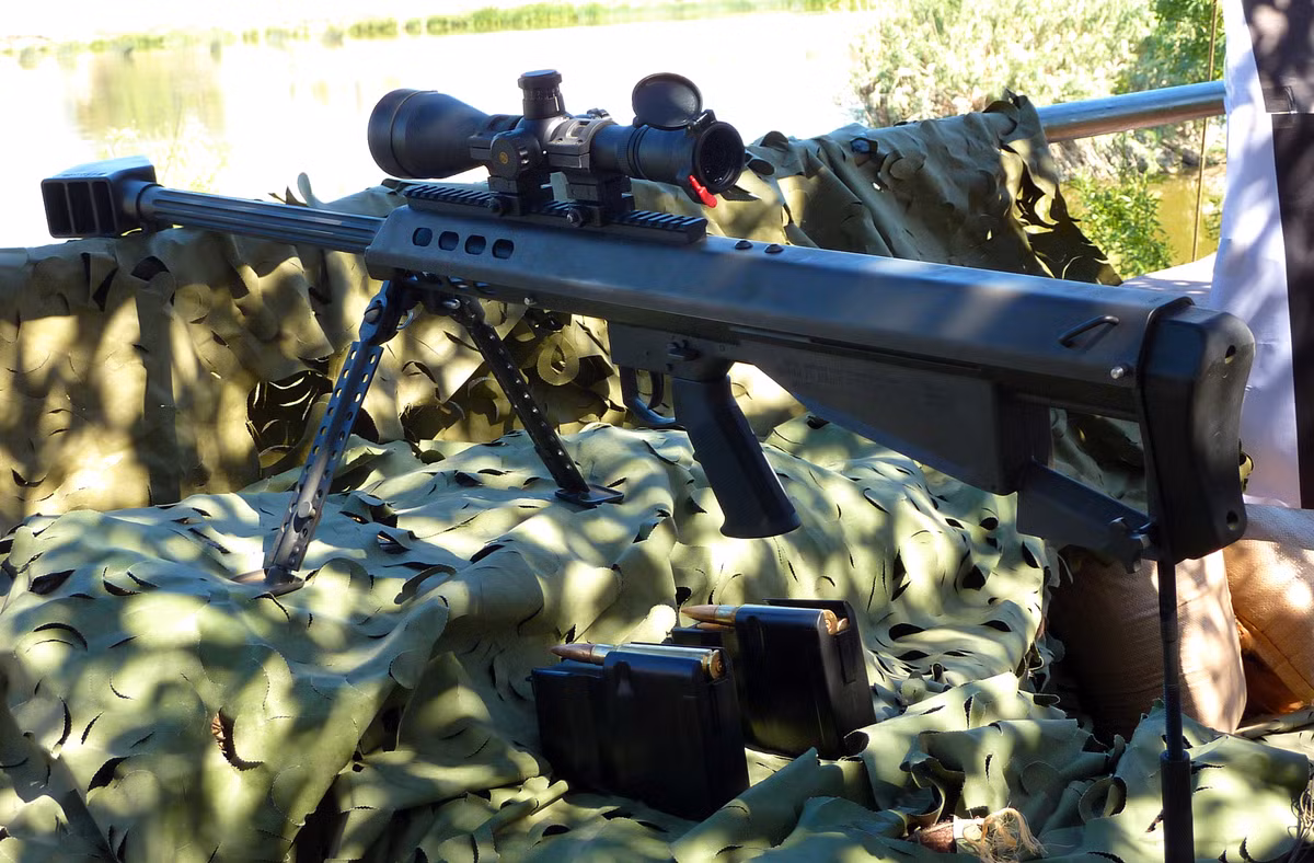 Một mẫu súng bắn tỉa nữa đến từ Mỹ là khẩu Barrett M95; đây cũng là mẫu súng bắn tỉa hạng nặng, một mẫu cải tiến của khẩu Barrett M90. Barrett M95 hiện được sử dụng bởi 15 quốc gia. Tuy nhiên, Barrett M95 không bao giờ có thể sánh được với mức độ phổ biến như khẩu Barrett M82. Đến năm 2017, Barrett M95 vẫn đang được sản xuất.