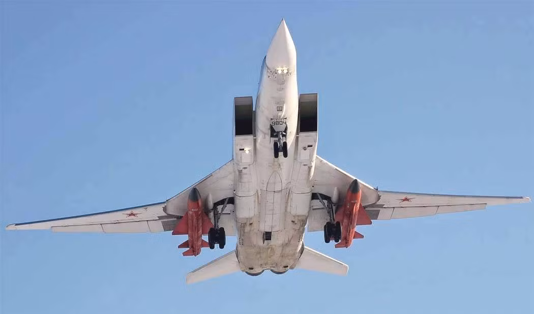Với bán kính hoạt động của Tu-22M3 là 2.500 km, khi được trang bị tên lửa hành trình siêu thanh Kh-32, sẽ "đẩy" các biên đội tàu sân bay và tàu đổ bộ của Mỹ cách bờ biển của Nga ít nhất là 3.500 km.