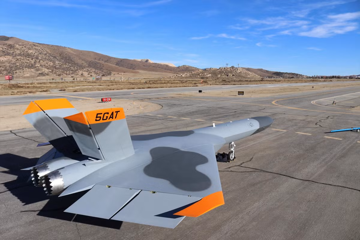 Theo tin tức do Bộ Quốc phòng Mỹ công bố, UAV 5GAT đã hoàn thành 24 hoạt động thử nghiệm trên mặt đất (gồm 15 thử nghiệm tốc độ thấp và 9 tốc độ cao) chỉ trong 6 ngày; mọi việc đều diễn ra trôi chảy, không bị gián đoạn. Ảnh: UAV mục tiêu 5GAT - Nguồn: Sina