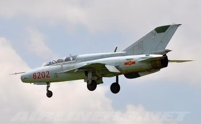 Việc chuyển đổi một máy bay cũ như vậy thành một UAV chiến đấu có thể có những thách thức lớn hơn, so với việc phát triển một UAV hoàn toàn mới, bởi vì những máy bay chiến đấu cũ này thiếu các hệ thống điện tử hàng không hiện đại, hay các phần mềm điều khiển bay.