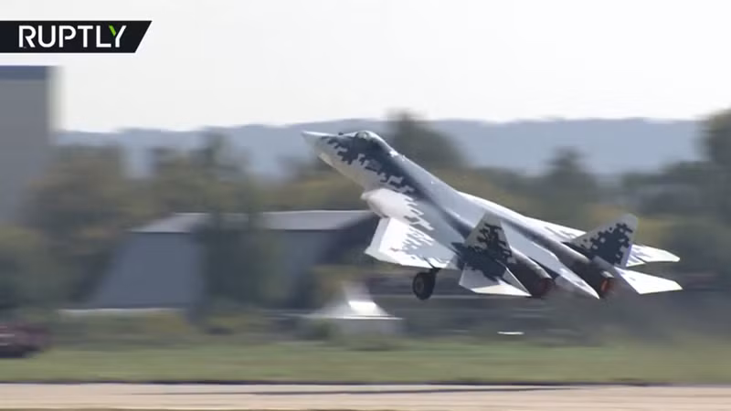 Có thể nói, Su-57 phải trải qua nhiều đợt kiểm tra gắt gao để đảm bảo tính ổn định; xét cho cùng, Nga không thể chịu thất bại lần thứ hai. Su-57 khác với các máy bay chiến đấu dòng Flanker khác, tổn thất khi gặp nạn không chỉ là thời gian, tiền bạc mà còn uy tín của một lực lượng không quân lớn.