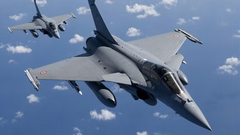 Số máy bay này không phải là loại mới hoàn toàn, mà Hy Lạp sẽ nhận 12 máy bay chiến đấu Rafale đã qua sử dụng và 6 chiếc hoàn toàn mới. Chiếc Rafale đầu tiên sẽ được chuyển giao cho Hy Lạp vào năm 2021 và hợp đồng hoàn thành vào năm 2023. Ảnh: Chiến đấu cơ Rafale - Nguồn: Dassault Aviation