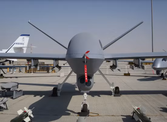 UAV Dực Long 2 có thể được trang bị bom và tên lửa dẫn đường bằng laser, để tấn công và tiêu diệt các mục tiêu mặt đất. Vũ khí của nó bao gồm tên lửa chống tăng không đối đất AKD-10, rocket dẫn đường BRMI-90, bom dẫn đường FT-7, FT-9, FT-10; tên lửa dẫn đường chính xác GB-7 và GB-4. Ảnh: UAV Dực Long -2. Nguồn: Sina