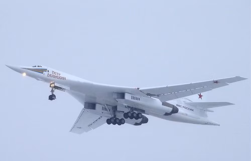 Tiêm kích tàng hình đầu tiên của Nga là Su-57 sẽ đi vào biên chế Không quân nga vào tháng 12 năm nay, còn chương trình phát triển máy bay ném bom chiến lược tàng hình PAK-DA đang lâm vào tình cảnh khó khăn; rõ ràng Nga đã tụt hậu một bước trong vấn đề này.