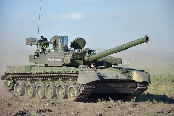 Do những thay đổi trong quan hệ Nga-Ukraine, Ukraine và Nga bắt đầu ngừng hợp tác từ năm 2014, khi Nga sáp nhập bán đảo Crưm và ủng hộ các hoạt động ly khai ở miền Đông Ukraine, dẫn đến việc hợp tác trong ngành công nghiệp quân sự giữa Nga và Ukraine đã chấm dứt. Ảnh: Xe tăng T-84 Oplot - Nguồn: Topwar
