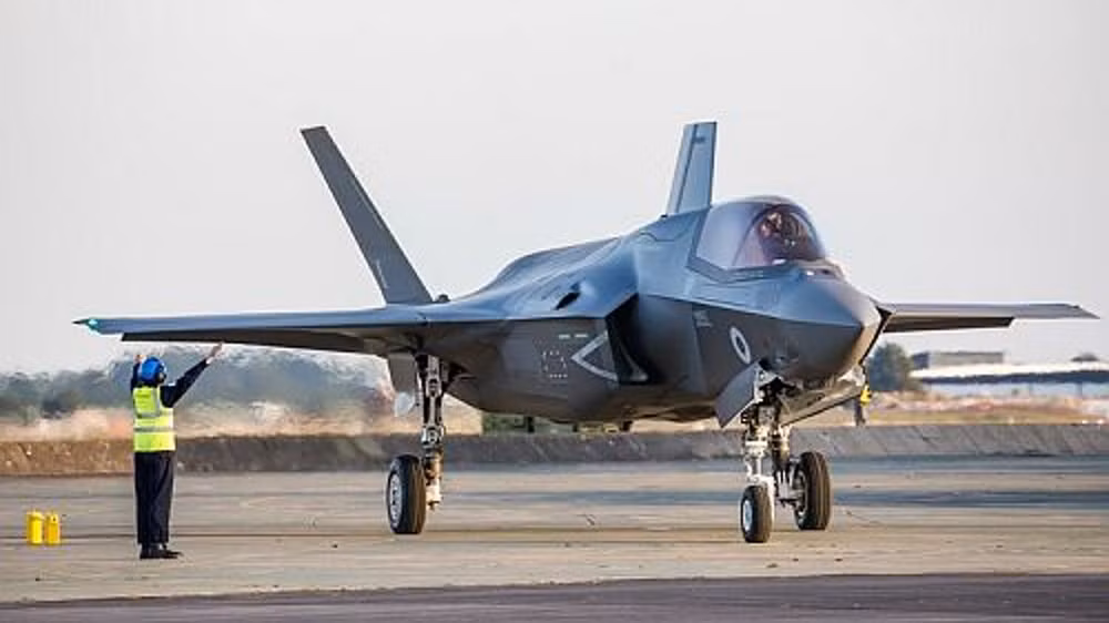 Ngoài ra, sau khi UAE được trang bị F-35, nó cũng sẽ bị giảm cấu hình phần mềm để xoa dịu Israel; đồng thời sẽ được triển khai gần Iran. Bằng cách này, các cảm biến của F-35 có thể thu thập được nhiều thông tin tình báo giá trị; điều này cũng sẽ xóa tan lo ngại của Israel.