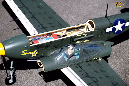 Việc P-39 không lắp bộ phận tăng áp, khiến động cơ hoạt động yếu, dẫn đến khả năng cơ động cực kỳ kém trong các hoạt động tầm cao, và nó gần như trở thành "mục tiêu sống" của máy bay chiến đấu đối phương. Nhưng do khả năng hoạt động ở độ cao thấp vượt trội, P-39 có hiệu suất tuyệt vời trong các hoạt động tác chiến trên không ở độ cao dưới 4.000 mét.