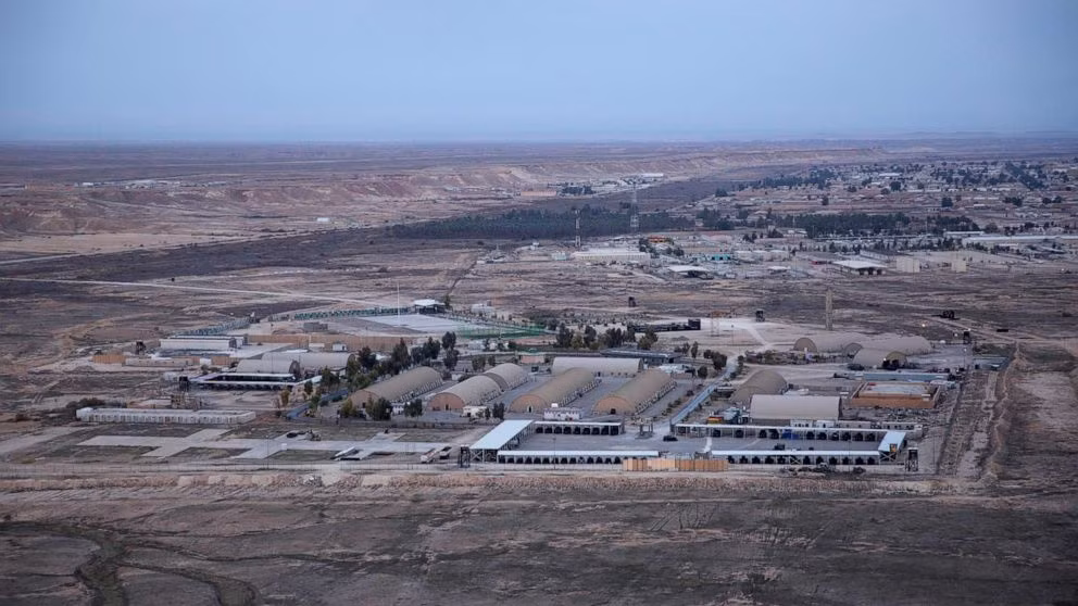 Nhiều chuyên gia cho rằng, Iran "cố tình" bỏ qua để không leo thang khủng hoảng; nhưng bằng cách vẫn phóng tên lửa để đáp trả vụ ám sát tướng Suleimani, Iran đã chứng minh cho dư luận trong nước và quốc tế biết, Iran dám đương đầu với Mỹ. Ảnh: Căn cứ quân sự Ain Al-Asad của Mỹ tại Iraq bị tên lửa Iran tiến công - Nguồn: AP.