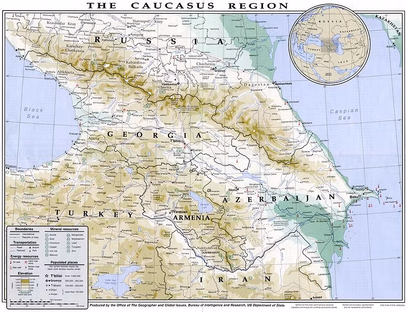 Armenia là quốc gia láng giềng của Iran và Iran luôn coi trọng mối quan hệ hợp tác hữu nghị giữa hai nước; coi đây là bước đột phá quan trọng nhằm phá vỡ sự can thiệp từ bên ngoài của Mỹ. Ảnh: Địa chính trị khu vực Kavkaz - Nguồn: Wikipedia.