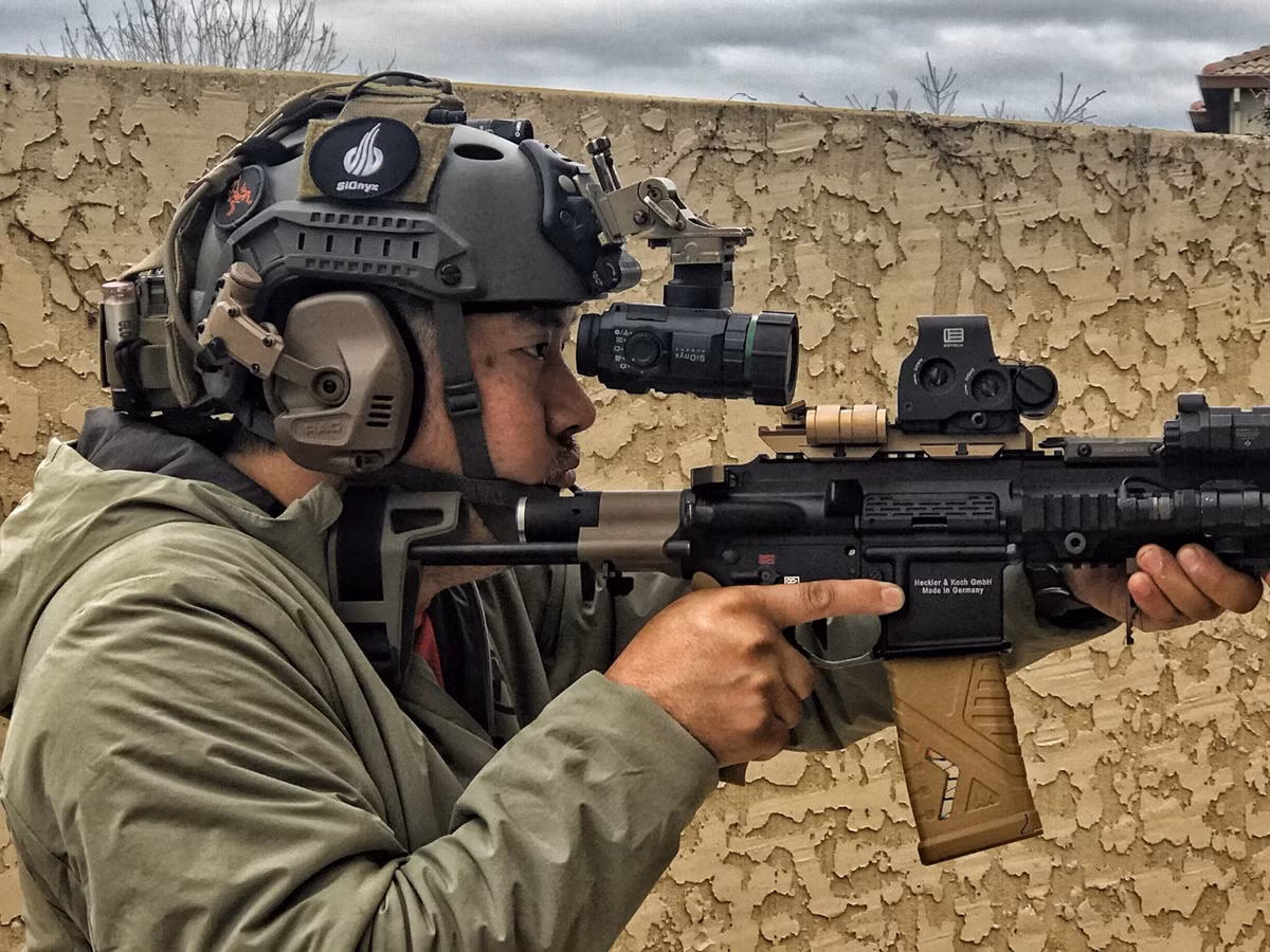Theo kế hoạch của DGA, các đơn vị sử dụng súng trường tiến công FAMAS Félin (phiên bản nâng cấp cho thế kỷ 21) sẽ dùng cho đến năm 2021-24. Sau năm 2024, cả bộ binh và kỵ binh Pháp sẽ được trang bị đầy đủ HK416F. Từ năm 2028, tất cả các đơn vị Quân đội Pháp sẽ chỉ sử dụng duy nhất HK-416F. Nguồn ảnh: Heckler &amp; Koch