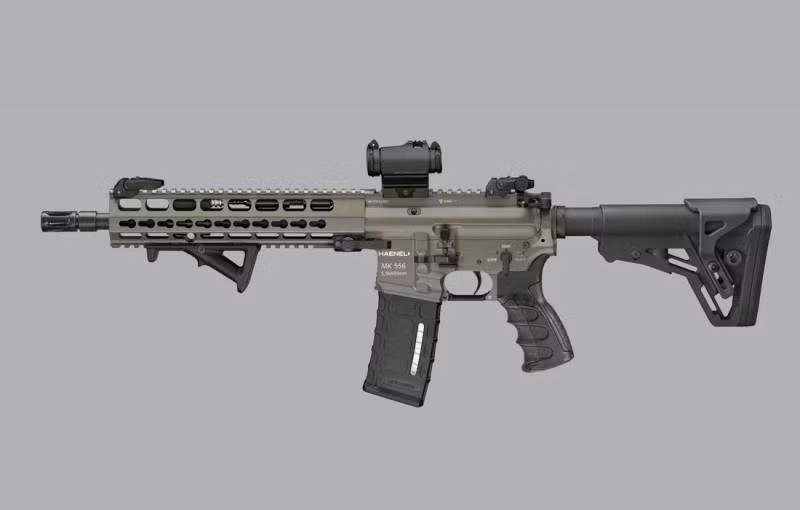 MK-556 được chế tạo dựa trên cảm hứng và cấu trúc giống với mẫu AR-15 của Mỹ bởi độ tiện dụng và đã được kiểm chứng, nổi tiếng trên thế giới hiện nay. Tuy nhiên MK-556 có sẵn nhiều loại độ dài nòng khác nhau như 16, 14.5, 12.5 và 10.5 (inch) có thể thay đổi nhanh chóng. MK-556 là phiên bản tự động hoàn toàn của mẫu CR-223 bán tự động cũng của công ty Haenel hiện đang phục vụ với số lượng trong biên chế Cảnh sát Đức. Súng sử dụng một hộp tiếp đạn kiểu STANAG 30 viên chuẩn NATO.