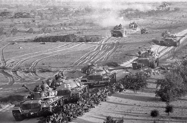 Chỉ hai ngày tiến quân, Quân đội Israel đã chiếm giữ hầu hết Cao nguyên Golan, có độ cao 600-1.000 mét, với diện tích 1.800 km vuông giáp biên giới Tây Nam của Syria và một số con đường chính dẫn đến Damascus, đồng thời chiếm giữ đường ống dẫn dầu xuyên khu vực Ả Rập tới Lebanon.