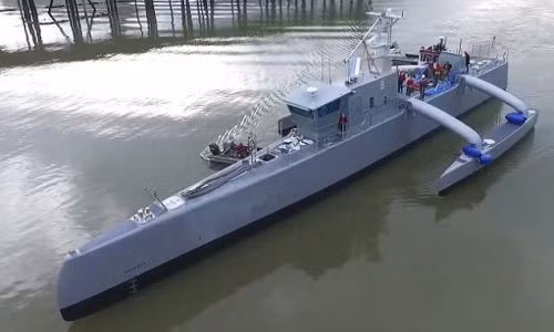 Cùng với đó, Hải quân Mỹ sẽ giành phần lớn kinh phí, để phát triển loại máy bay tiếp dầu không người lái mới và khoảng một phần ba số tiền này sẽ được sử dụng để phát triển và thử nghiệm các tàu chiến không người lái. Ảnh: Tàu không người lái Sea Hunter của Hải quân Mỹ - Nguồn: Popularmechanics
