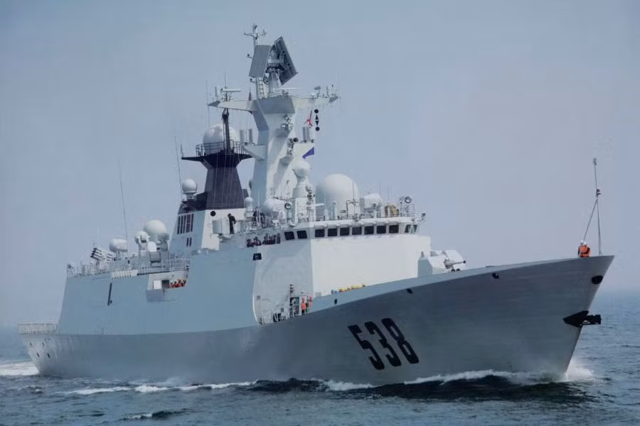 Tuy nhiên, việc truyền thông Pakistan "dìm hàng" về 054A có thể có hai mục đích, thứ nhất nhằm hạ giá để thuận tiện cho việc mua sắm trong tương lai của Pakistan. Tư lệnh Hải quân Pakistan cho biết, Pakistan cần thêm nhiều tàu lớn để chống lại Hải quân Ấn Độ trong tương lai. Thứ hai, mong muốn của Pakistan đối với tàu khu trục đã được bộc lộ. Ảnh: Tàu chiến lớp Type-054A - Nguồn: Sina