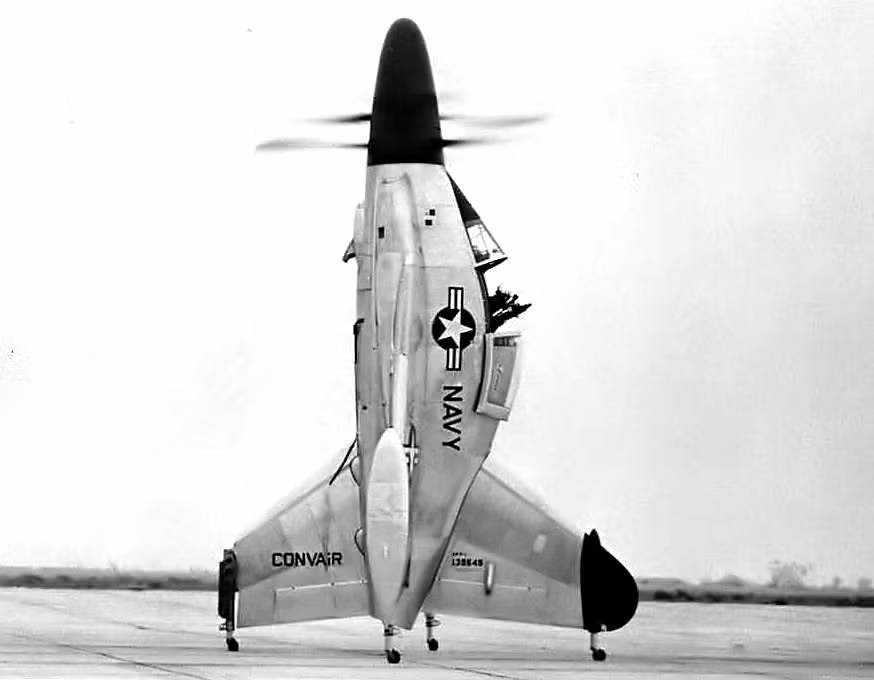 Convair, một công ty nổi tiếng với những thiết kế mạo hiểm, đã đáp ứng yêu cầu của Lục quân Mỹ với thiết kế động cơ phản lực XFY-1 đặt ở đuôi và động cơ cánh quạt phía mũi. Thiết kế này có vẻ ngoài kỳ lạ, nhưng Convair tin rằng nó là cấu hình hoàn hảo, cho một chiếc máy bay kết hợp giữa trực thăng với một máy bay cánh cố định. Nguồn ảnh: Warhistory.