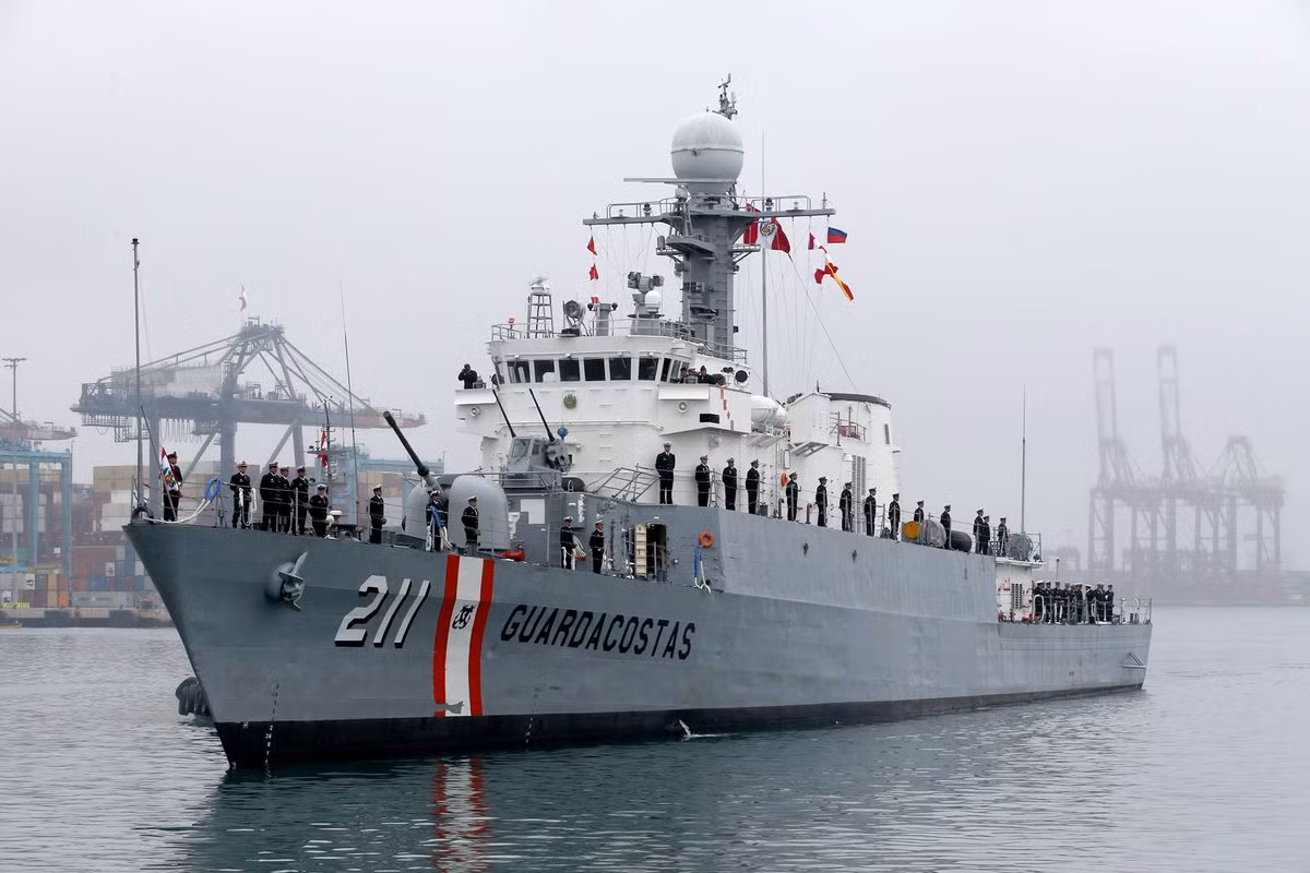 Tàu Pohang sử dụng các loại vũ khí và trang bị điện tử chuẩn Phương Tây, trừ Việt Nams thì các nước còn lại đều là các đồng minh thân cận hay đối tác chiến lược của Mỹ, vốn có kinh nghiệm khai thác vũ khí hệ Mỹ-NATO lâu năm. Thật không may rằng Hoa Kỳ đã không còn sản xuất các loại tàu chiến cỡ nhỏ còn tàu cỡ lớn thì lại quá đắt đỏ, do đó việc tái sử dụng lại tàu hộ tống Hàn Quốc loại biên âu cũng là sự lựa chọn hợp lý. Ảnh: Tàu Pohang hoán cải làm tàu tuần tra của Bảo vệ bờ biển Colombia.