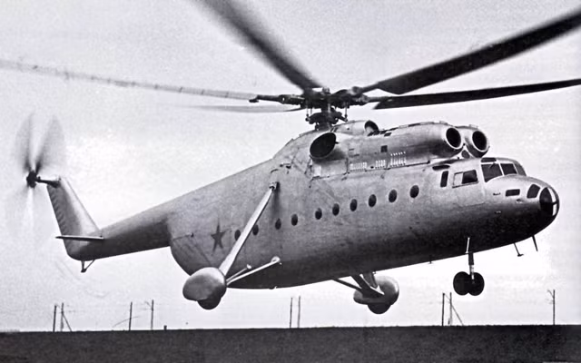 Những kinh nghiệm trong sao chép trực thăng Zhi-5 (sao chép từ Mi-4), với trọng lượng cất cánh 7 tấn, không thể áp dụng cho Mi-6 nặng hơn 40 tấn. Sau nhiều năm nghiên cứu phát triển, do không làm chủ được công nghệ cốt lõi, nên kế hoạch sao chép Mi-6 của Trung Quốc đành phải xếp lại. Ảnh: Trực thăng Mi-6 - Nguồn: Wikipedia.