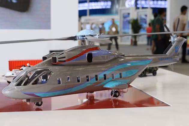 Kết quả là Trung Quốc buộc phải mua và sử dụng động cơ của Ukraine và Nga, còn hệ thống truyền động thì chỉ có thể tìm hợp tác với Nga. Khi nên công nghệ cốt lõi chưa đủ tốt, trực thăng hạng nặng đương nhiên khó sản xuất, nhìn vào con đường phát triển trực thăng của Trung Quốc, quả thật là một chặng đường dài phía trước Ảnh: Dự án máy bay trực thăng hạng nặng AHL mà Trung Quốc đang hợp tác với Nga - Nguồn: Sina