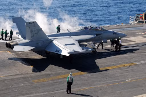 Với số lượng 4 phi đoàn, các máy bay F/A-18 phiên bản F/A-18 E/F của Không quân Hải quân Mỹ có khả năng tác chiến tương đương với lực lượng không quân của nhiều quốc gia nhỏ trên thế giới. Nguồn ảnh: USnavy.