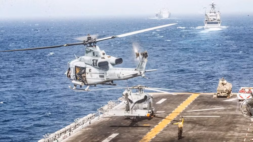 Trước đó vào tháng 7/2019, tàu đổ bộ tấn công USS Boxer nhận nhiệm vụ tuần tra gần eo biển Hormuz thuộc Iran. Nguồn ảnh: Pinterest.