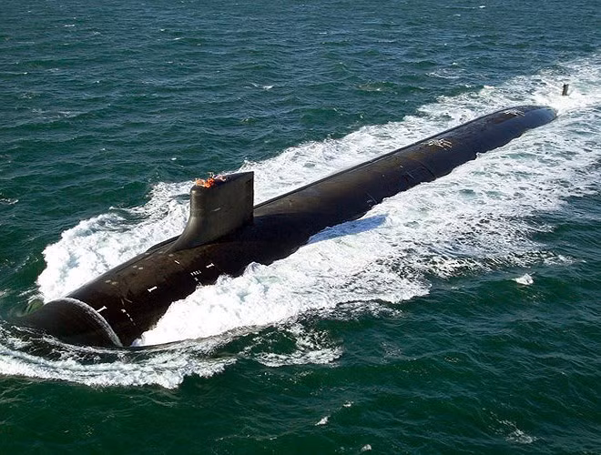 Toàn bộ chương trình chế tạo tàu ngầm Seawolf lúc bấy giờ ước tính vào khoảng 33 tỷ USD, một khoản chi phí khó có thể chấp nhận được trong bối cảnh Liên Xô tan rã vào năm 1991 và mối đe dọa từ tàu ngầm Akula cũng không còn nữa.