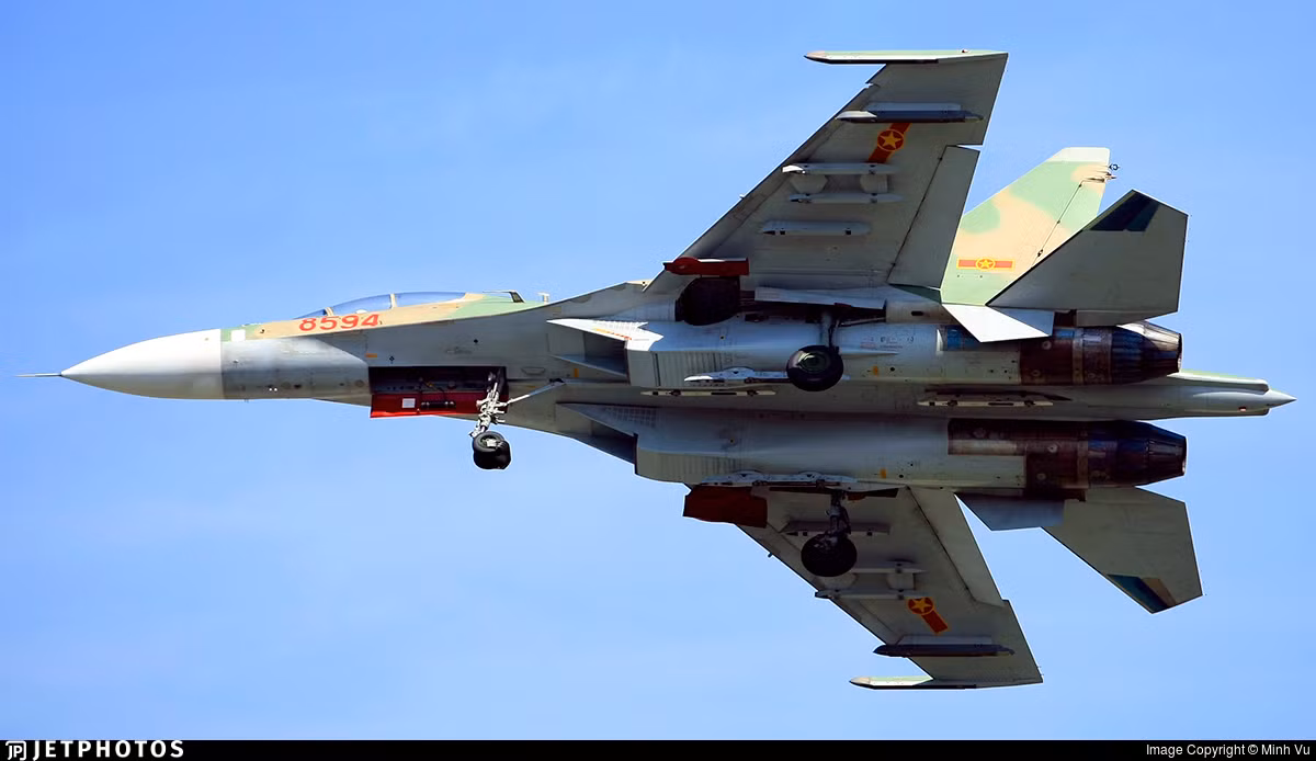 So với F-15 của Không quân Mỹ, các chiến đấu cơ thuộc họ Su-30 có giá thành vận hành thậm chí còn cao hơn, lên tới 35.000 USD cho mỗi giờ bay. Nguồn ảnh: Jetphoto.