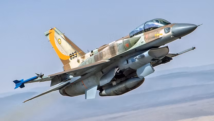 F-15 và F-16 của Israel được đánh giá ngang ngửa, thậm chí vượt bản gốc của Mỹ ở một số tính năng. Điều khiến chúng trở nên đặc biệt là nhờ những nâng cấp về hệ thống điện tử độc quyền do Israel tự phát triển. Nguồn ảnh: Pinterest.