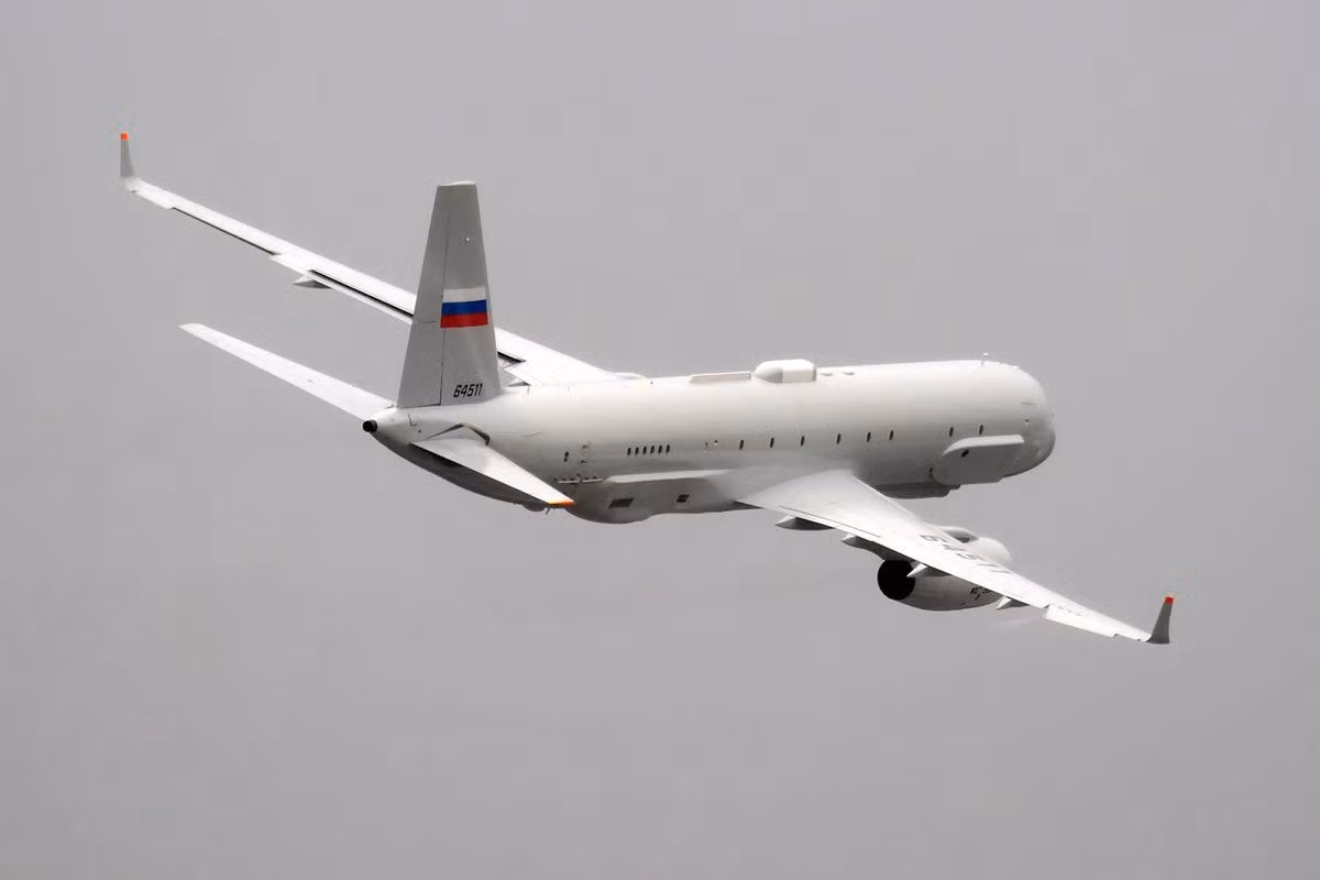 Hồi năm 2016, Nga cũng đã cử máy bay trinh sát Tu-214 tới Syria và hạ cánh ở căn cứ không quân Khmeimim. Trong lần ghé tới Syria này, chiếc Tu-214 đã ở lại đây trong hai tuần. Nguồn ảnh: Jetphoto.