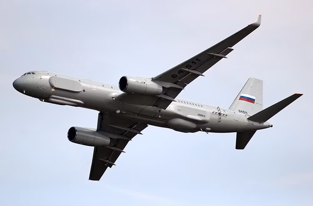Sputnik trích nguồn thạo tin cho biết một máy bay trinh sát Tu-214R - loại máy bay trinh sát điện tử hiện đại nhất của quân đội nước này - đã được đưa tới Syria. Nguồn ảnh: Jetphoto.