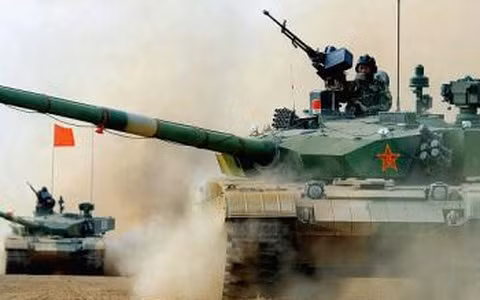 Thậm chí, xe còn được cung cấp khả năng bảo vệ kíp lái khỏi nhiều mối nguy hại khác trên chiến trường như chất độc hoá học hoặc chất độc phóng xạ - một phương án bảo vệ đã không còn xuất hiện trên nhiều loại xe tăng chủ lực. Nguồn ảnh: QQ.