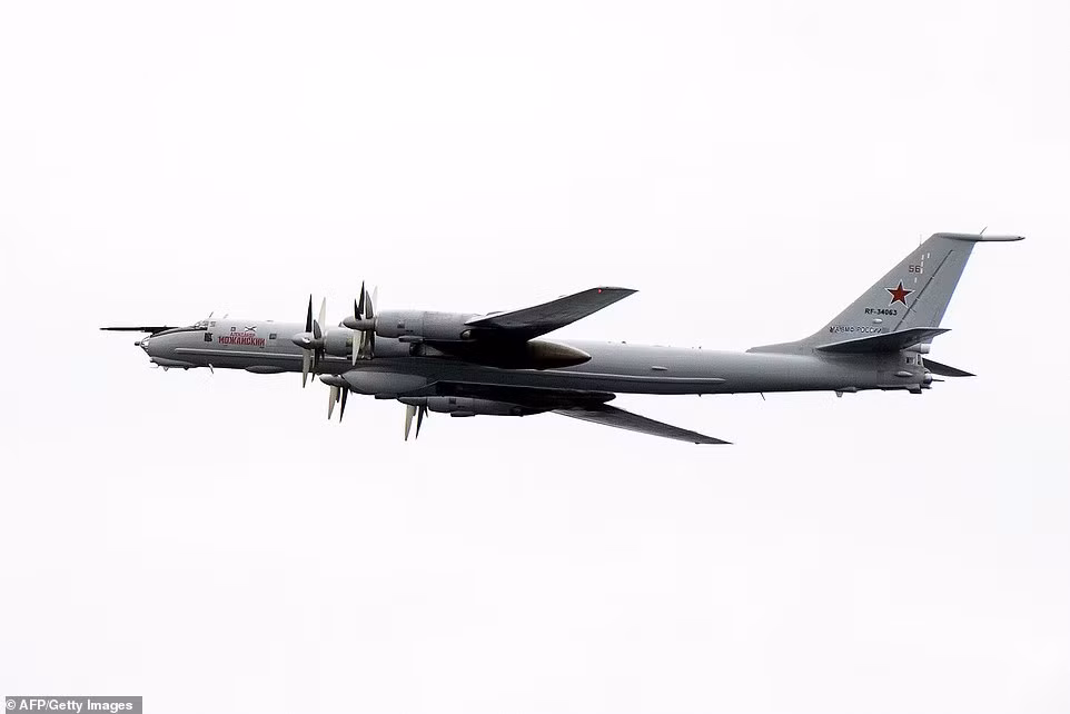 Khu vực nơi chiếc Tu-142 thực hiện nhiệm vụ bay tuần tra nằm cách đất liền bang Alaska của Mỹ chỉ 80 km. Mặc dù đây không phải là lần đầu tiên máy bay Nga bị bắt gặp khi áp sát Alaska, tuy nhiên không phải lần nào những chiếc máy bay tuần tra của Nga cũng bay sát đất liền tới như vậy. Nguồn ảnh: BI.