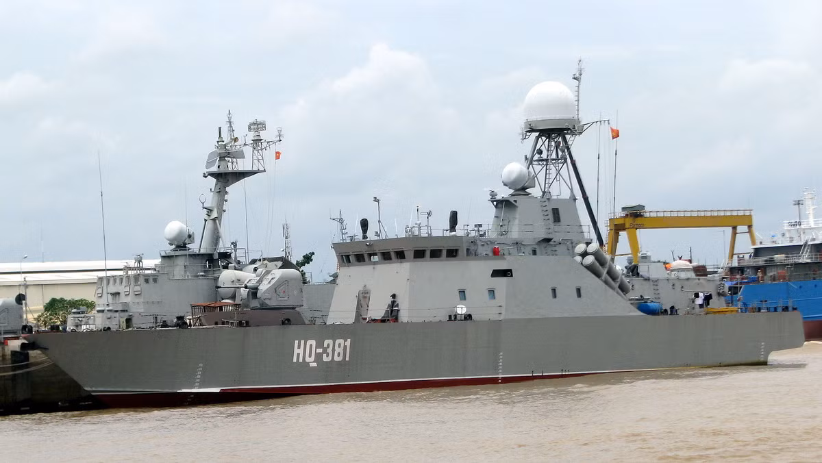 Ngoài ra, hệ thống bơm nước phản lực trên tàu tên lửa 381 còn được cho là có khả năng vận hành với tiếng ồn ít hơn nhiều so với thông thường, khiến tàu khó bị phát hiện hơn. Nguồn ảnh: BHQ.