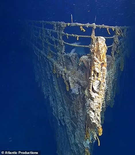 Mới đây, các thợ lặn thám hiểm xác tàu Titanic phát hiện mạn phải của con tàu có dấu hiệu hư hỏng nặng.