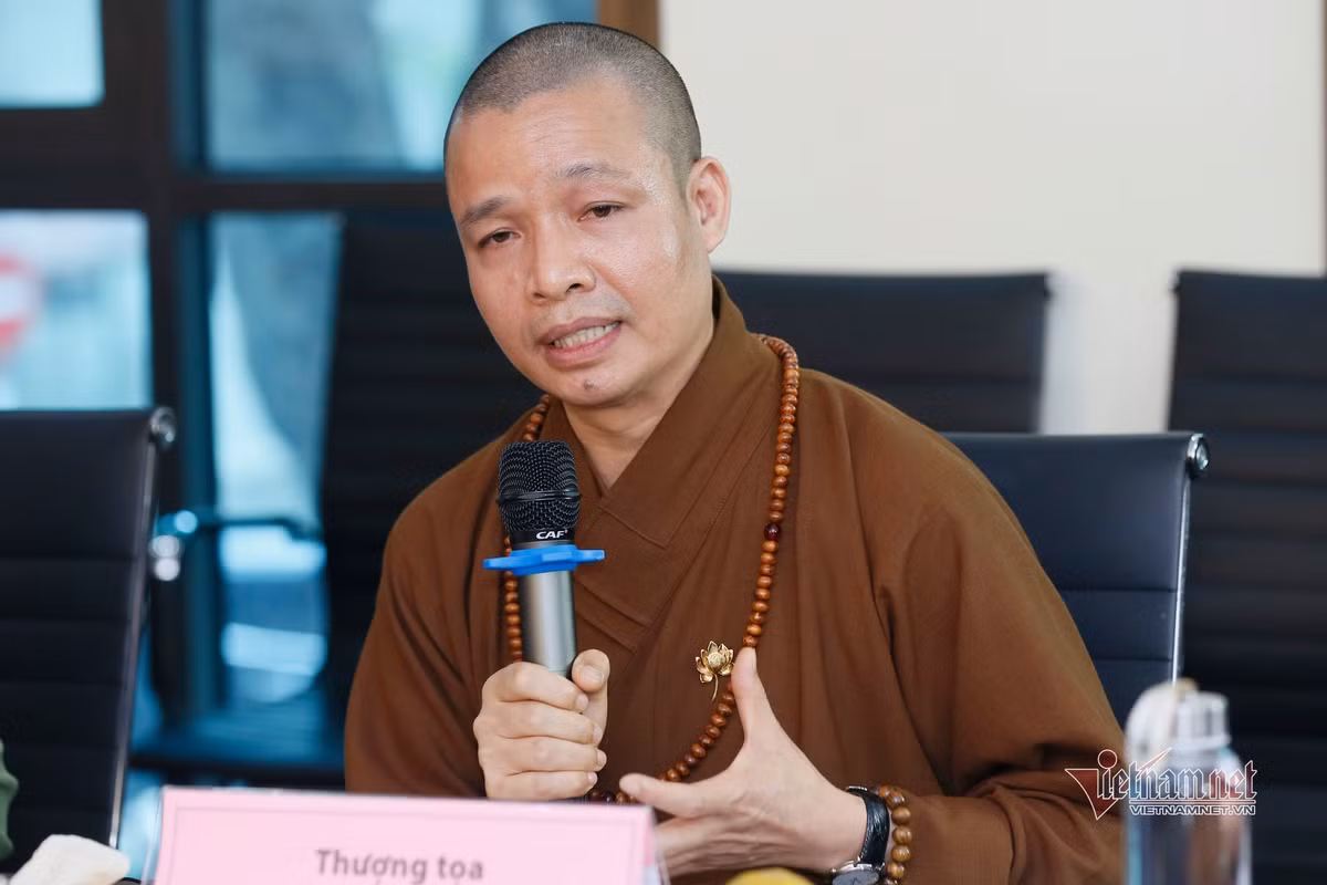 Thượng tọa Thích Minh Quang, Phó Chánh văn phòng Trung ương Giáo hội Phật giáo Việt Nam nêu ý kiến, trục lợi tâm linh là tội lỗi rất lớn là tạo nghiệp rất nặng. Có những người có nhận thức xã hội cao thì không nói nhưng nhiều người thiếu hiểu biết mà trục lợi tâm linh để đưa người ta vào u mê là tội lỗi. Chúng ta thấy được việc này chúng ta phải lên án việc đó. Trục lợi tâm linh là tội lỗi vô cùng. Ảnh: VNN 