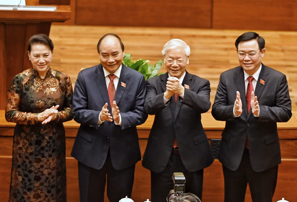 Từ những bài học từ lịch sử, mỗi khi đất nước ta gặp khó khăn, thách thức, luôn có nguồn sức mạnh rất lớn đến từ tinh thần đoàn kết, ý chí độc lập, sức mạnh của sự chính nghĩa, sự khiêm nhường và lòng yêu chuộng hòa bình của triệu triệu người dân. Ảnh: VGP