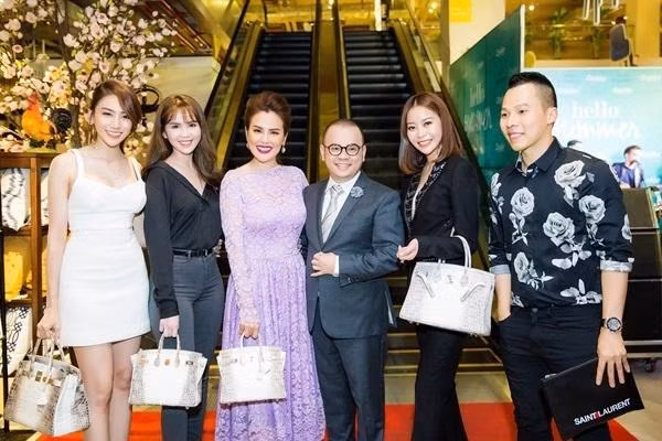 5 nhan vat showbiz manh dan boc Ngoc Trinh “song ao“-Hinh-7