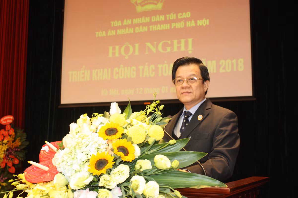 Tháng 3/2014 ông Lê Hồng Quang được điều động, luân chuyển về Tỉnh ủy Tiền Giang, giữ chức Phó Bí thư Tỉnh ủy Tiền Giang. 