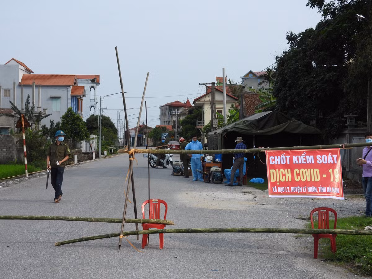 Phong toa noi o cua ca mac COVID-19 tai Ha Nam, dong cua KDL Tam Chuc