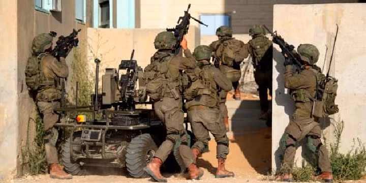 Bộ Quốc phòng Israel huy động các binh sĩ thuộc lữ đoàn Nahal và biệt kích Yaalom - một đơn vị đặc biệt chuyên phá hủy liên lạc, cũng như vô hiệu hóa thiết bị quân sự của đối phương.