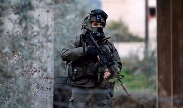 Trước tình hình trên, giới quân sự Israel quyết định sẽ tấn công và im lặng không nhận trách nhiệm, để chính quyền Syria tự tuyên bố theo cách của mình thì sẽ tránh được xung đột vũ trang trực diện sau đó. Chiến dịch mang tên "Out of the Box" đã được vạch ra.