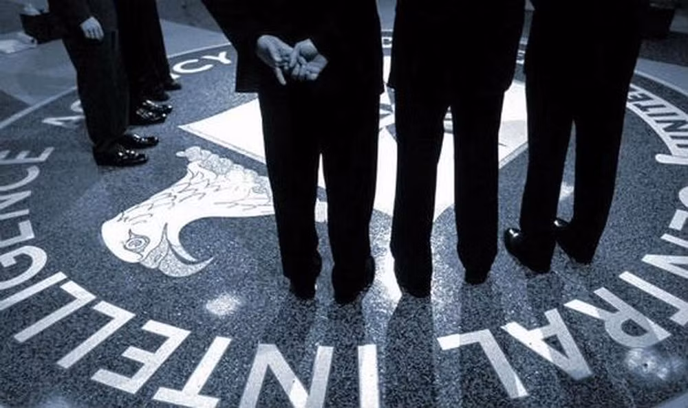 Để hoàn thành nhiệm vụ, các điệp viên của CIA trải qua quá trình huấn luyện nghiêm ngặt để có thể thu thập thông tin tình báo hiệu quả.