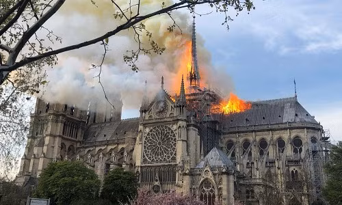 Vào tối 15/4, một vụ hỏa hoạn lớn đã xảy ra tại nhà thờ Đức Bà Paris ở thủ đô Paris, Pháp. Vụ cháy này đã thiêu rụi một phần nhà thờ. Không lâu sau khi xảy ra vụ cháy ở nhà thờ Đức Bà Paris, người ta phát hiện sự kiện này đã được người xưa tiên đoán từ trước.