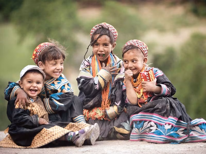 Để kiểm chứng người Kalash có mối liên hệ nào với tướng sĩ Hy Lạp của Alexander Đại Đế hay không, các chuyên gia đã tiến hành xét nghiệm ADN.
